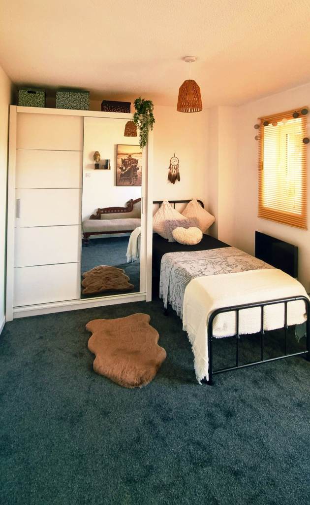 Room for rent with bills included 