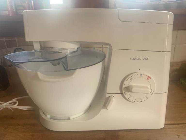 Kenwood Chef KM330 with accessories CDs & book
