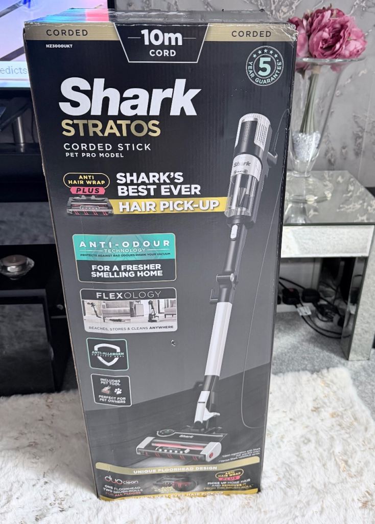 SHARK stratos corded stick pet pro model hz3000ukt
vacuum cleaner (currently not turning on…)

- Cor