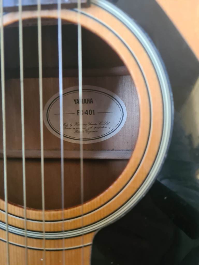 Yamaha FG 401 Acoustic Guitar