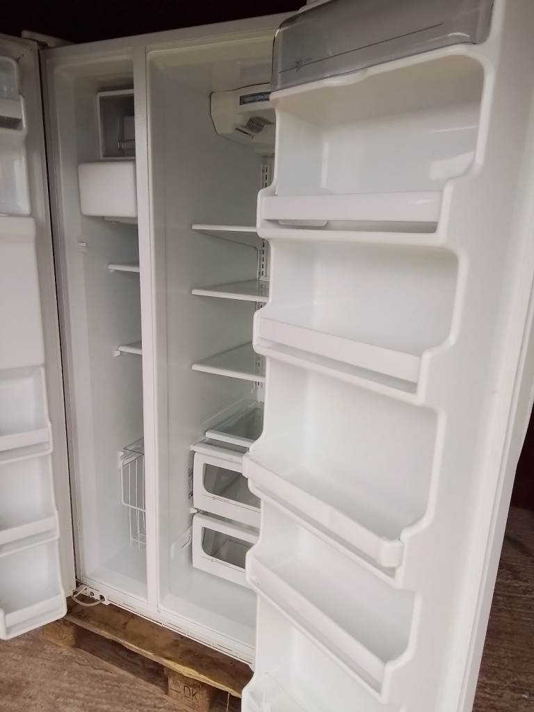 LARGE AMERICAN REFRIDGERATOR