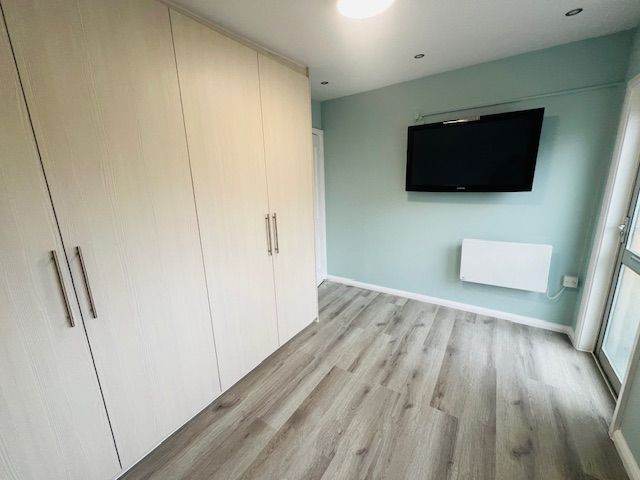 Modern side annex GF Studio Flat to rent in Harrow – Liddle Close 