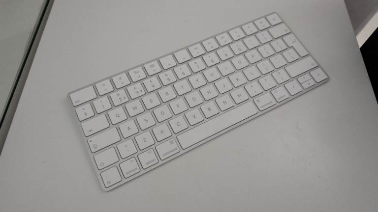Apple Magic Keyboard, chargable wireless keyboard