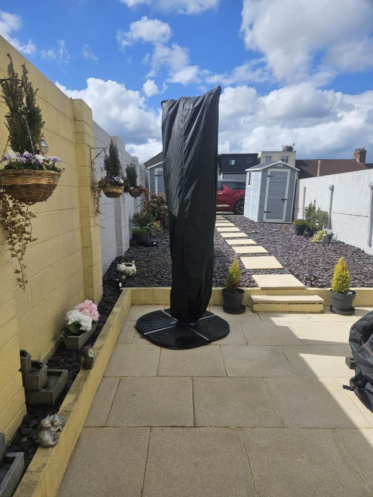 Large Cantilever Parasol