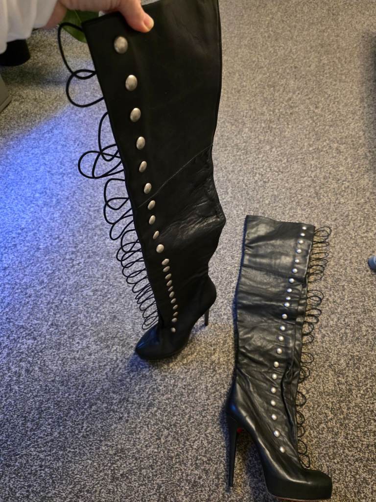High heels boots