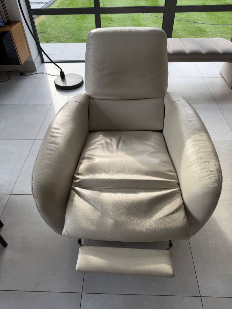 Natuzzi cream leather recliner 