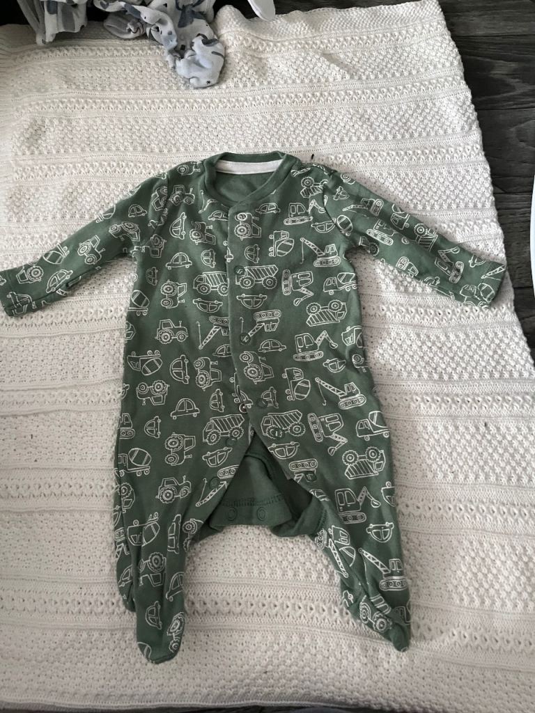 Green diggers primary 7.5lb baby babygrow 