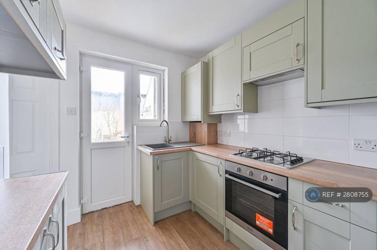 1 bedroom flat in Streatham Hill, London, SW16 (1 bed) (#2808755)