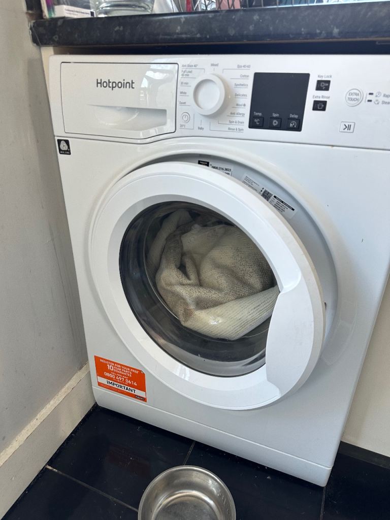 Hotpoint Freestanding 7kg 1400rpm Washing Machine with Anti-stain