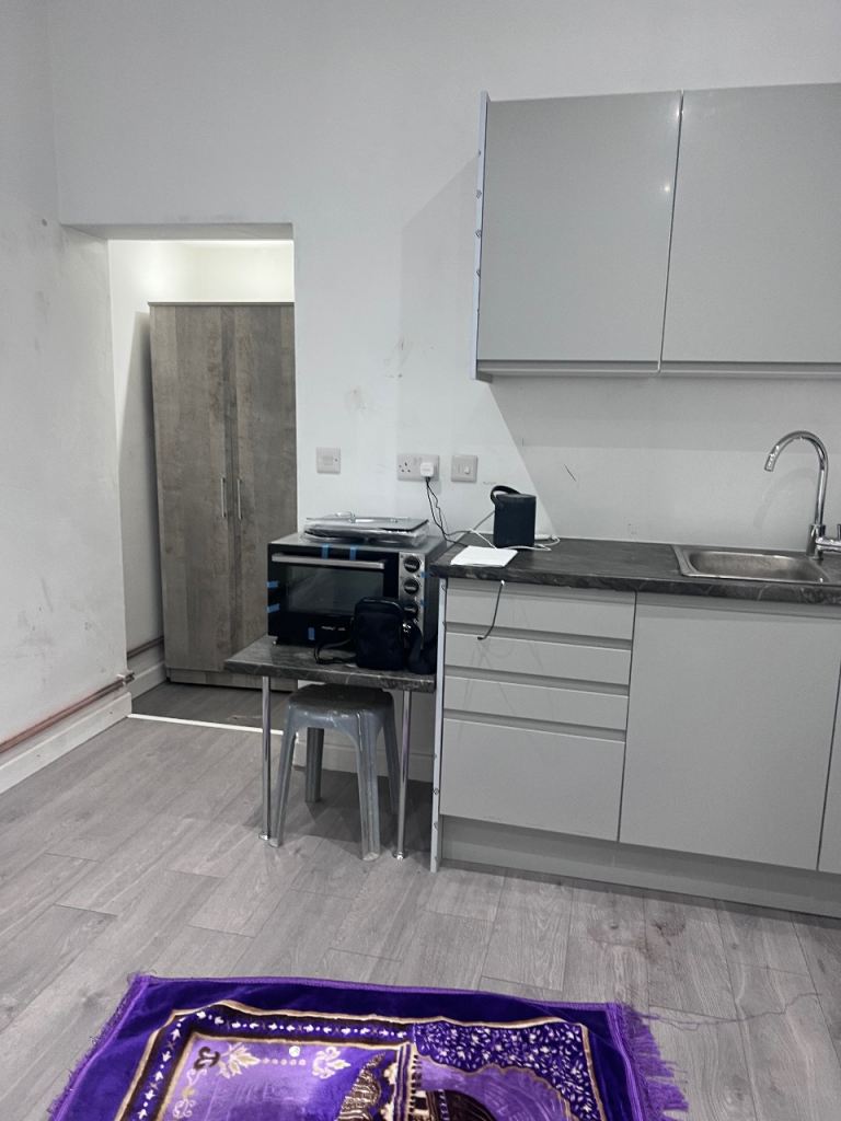 One bedroom studio flat