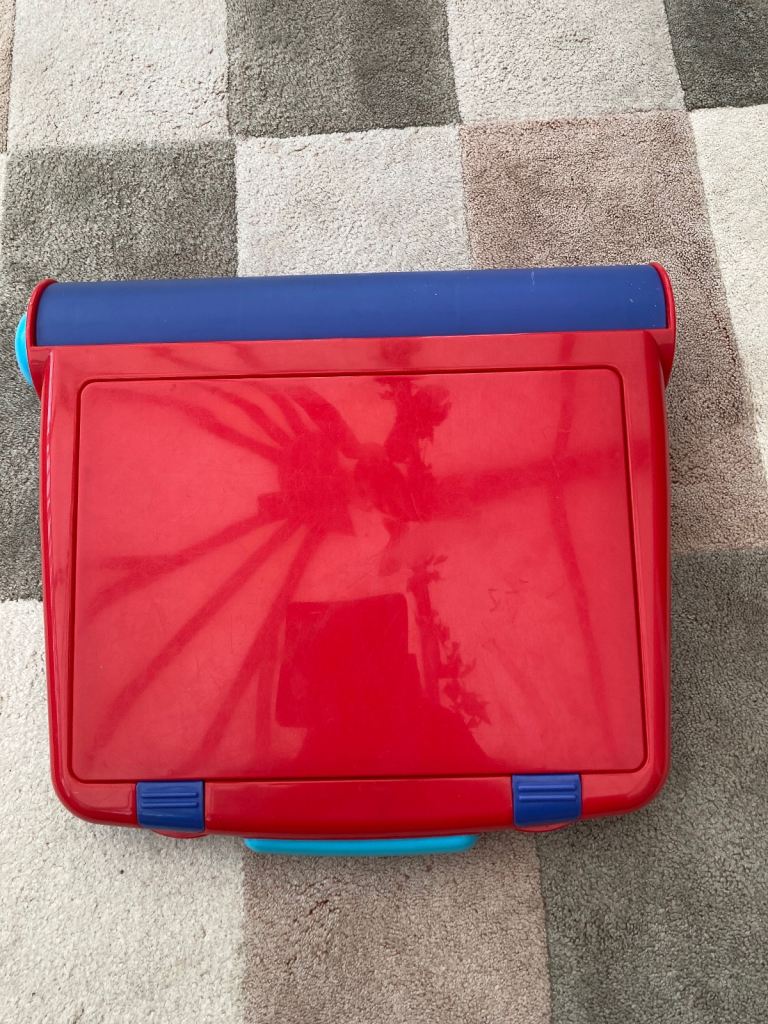Magnetic letter play centre