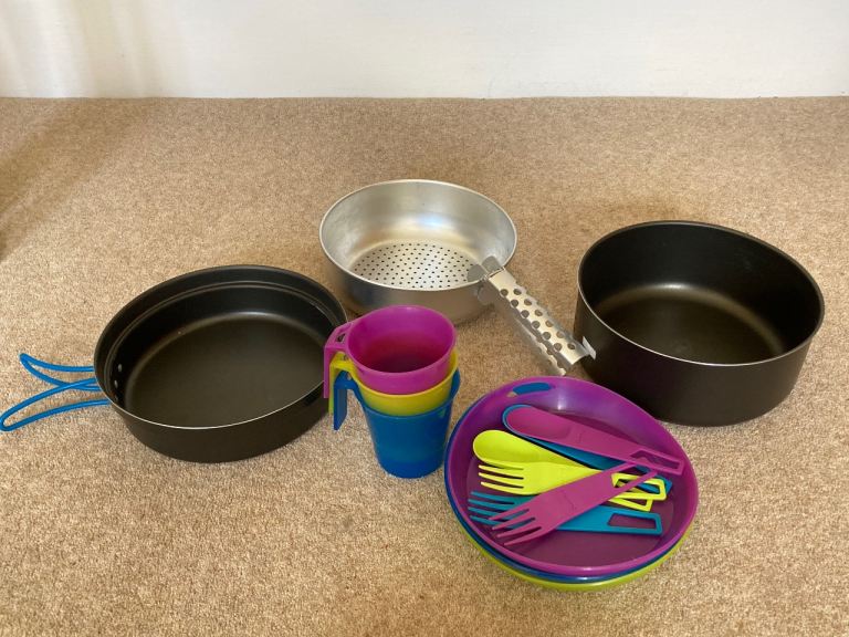 Non-stick cooking set