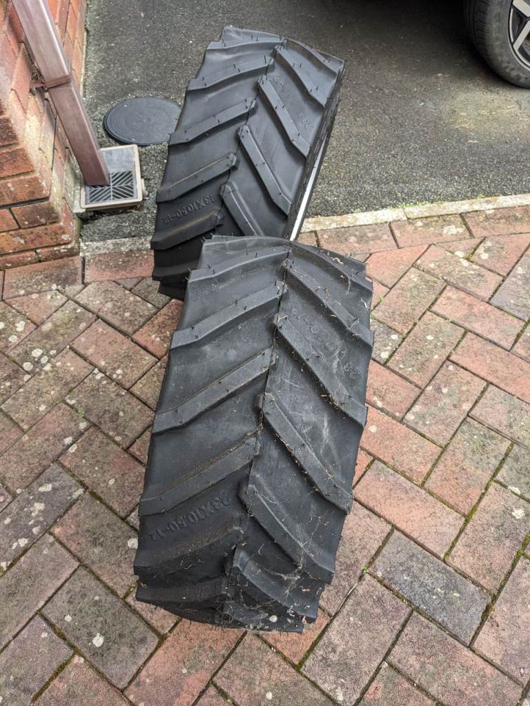 Lawn tractor rear tyres and rims