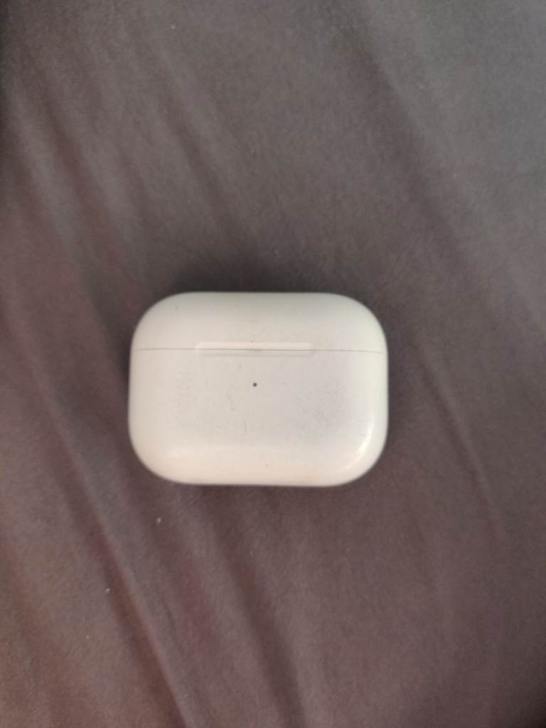 Apple AirPods Pro 2nd gen – White, Good Condition