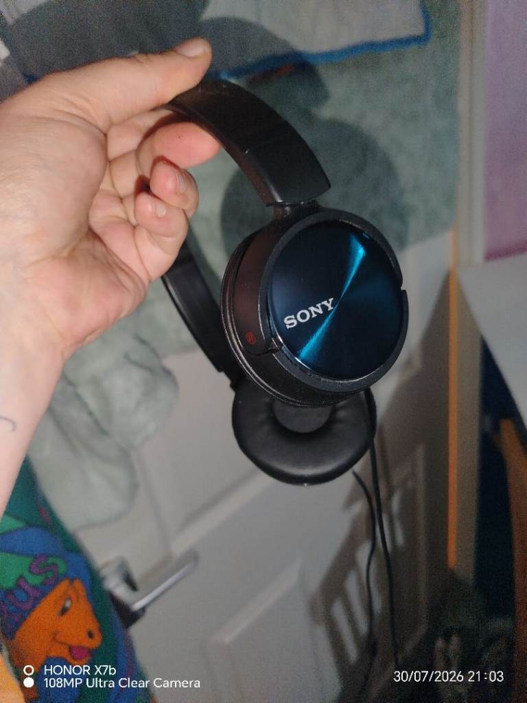 Sony Headphones – Black, Good Condition