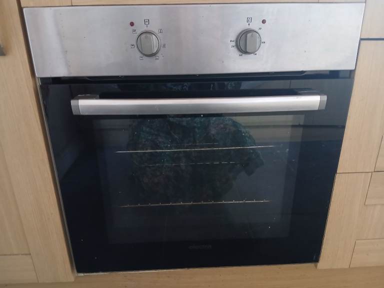 Electric oven.