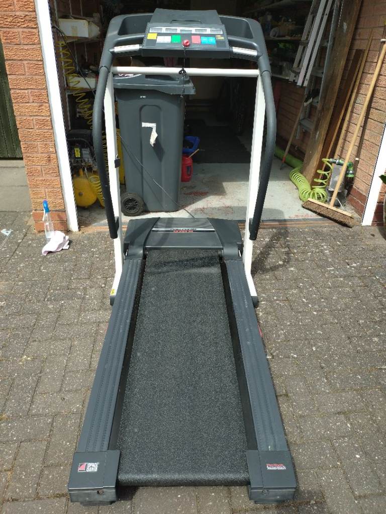 Pro-form 370P Treadmill, folds away for easy storage, inclines, in good condition.