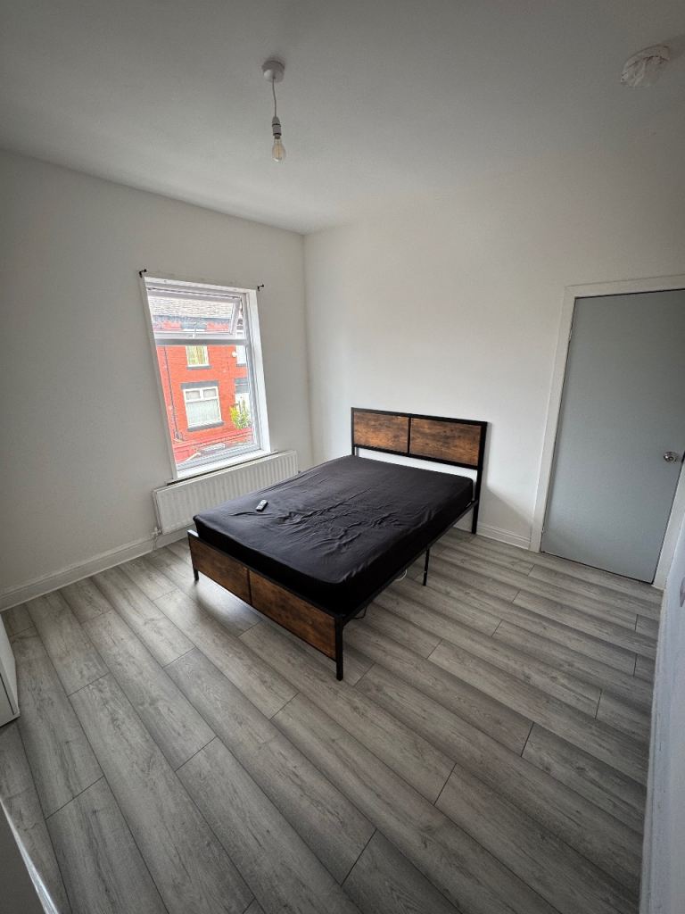 Room to let in Gorton M18