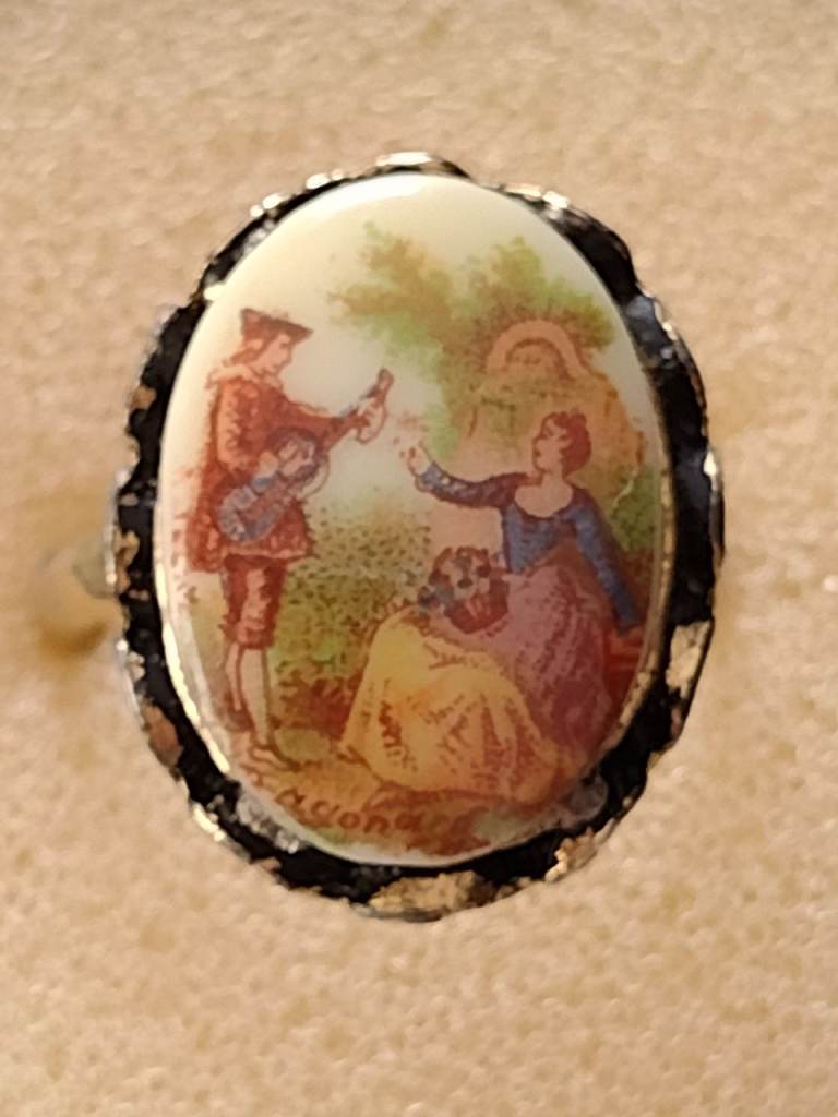 Vintage 1970's Costume Jewellery Ring. Porcelain Inset is perfect, adjustable size band.