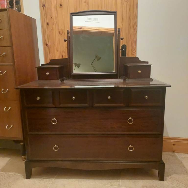 Stunning Quality Minstrel Stag Dressing Chest With 8 Drawers & Stag Mirror 