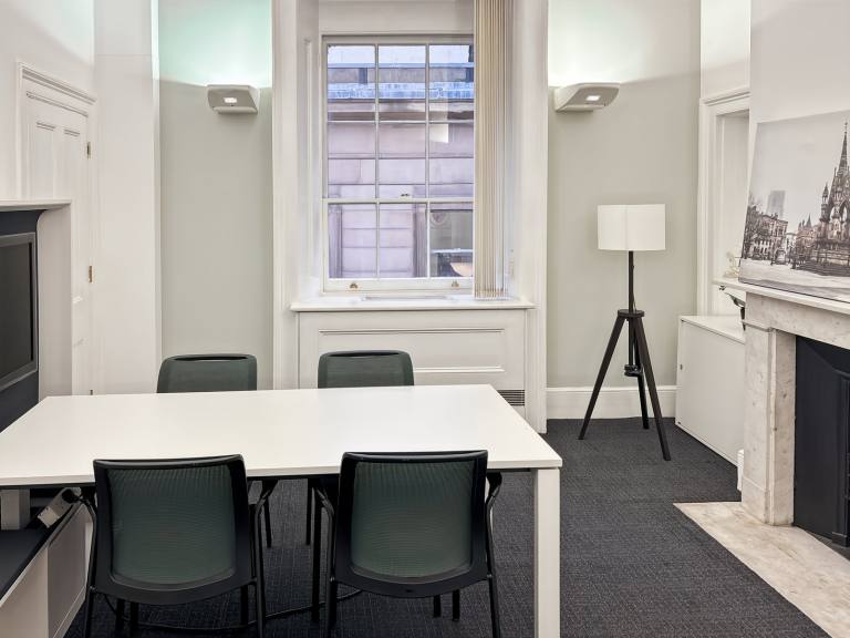 Manchester - M2 4WQ \ Serviced Office for 4 Workstations