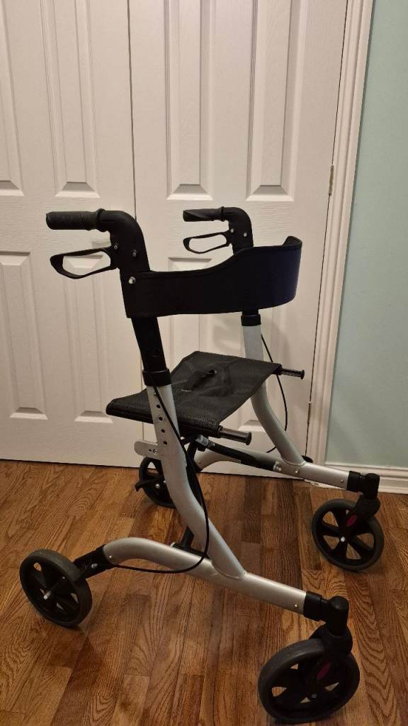 4 Wheeled Rollator / walker
