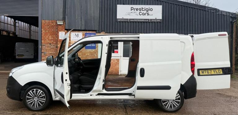 2017 Vauxhall Combo 1.3 CDTi 2300 16v FWD L2 H1 3dr Diesel