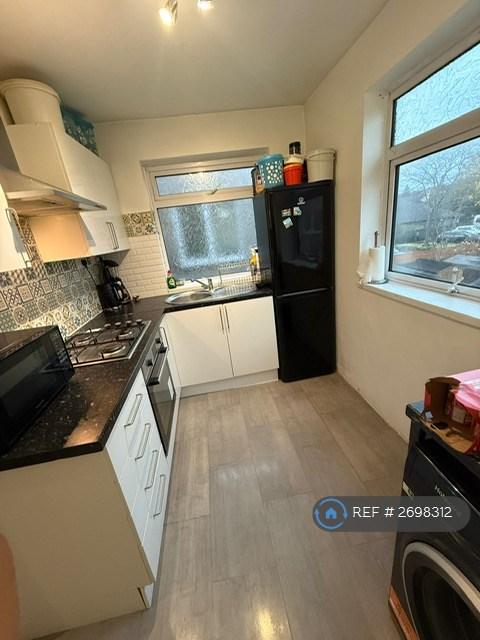 2 bedroom flat in Low Hall Lane, London, E17 (2 bed) (#2698312)