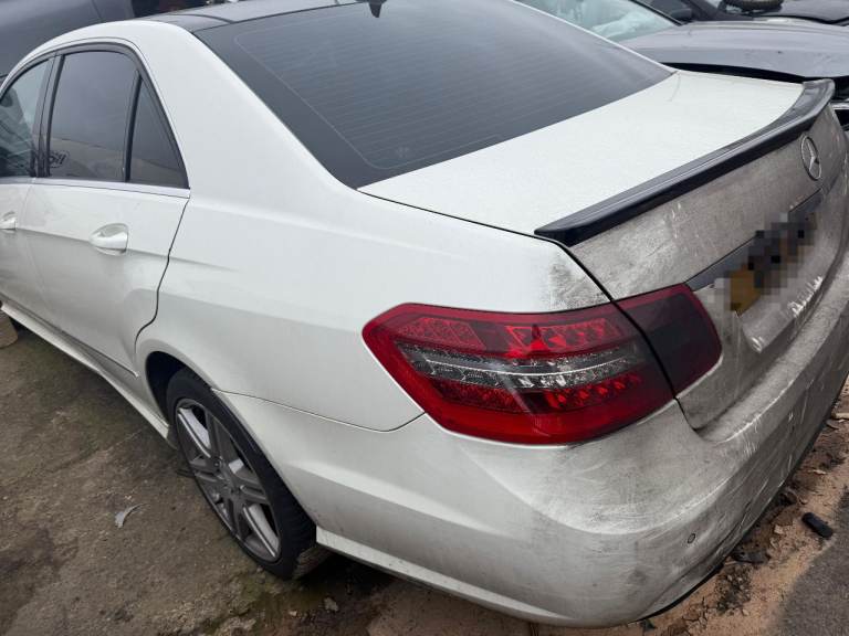 Breaking spare parts Mercedes e class w212 white 