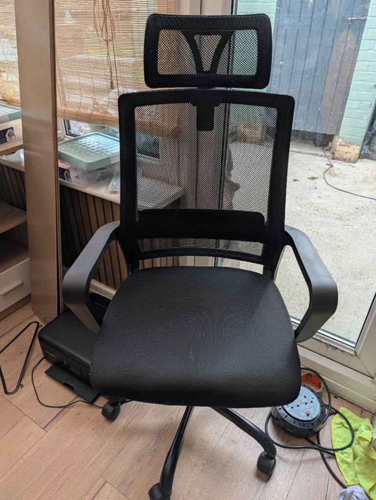 Black office chair 