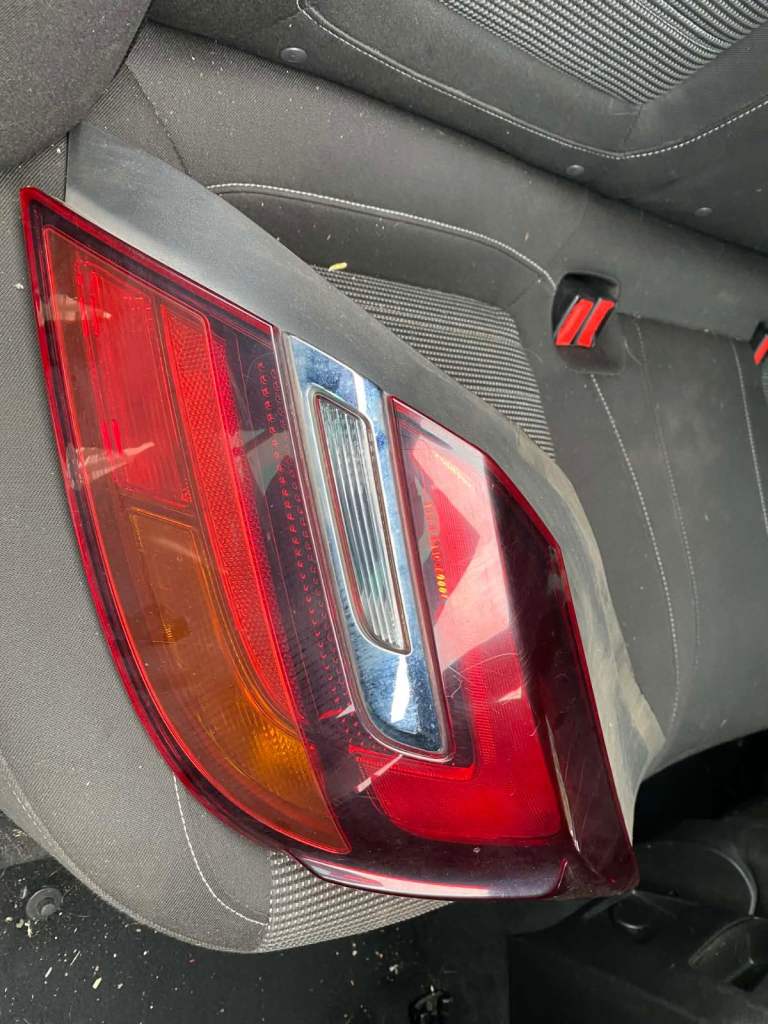 2014 VAUXHALL INSIGNIA DRIVERS REAR LIGHT 