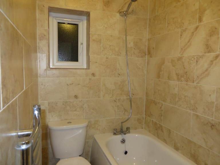 ONE DOUBLE BEDROOM 1st FLOOR FLAT FOR RENT SW16 NORBURY (1 BED)