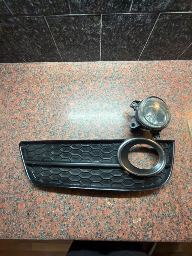 Audi A5 8T  B8 mk1 left grille and foglamp 