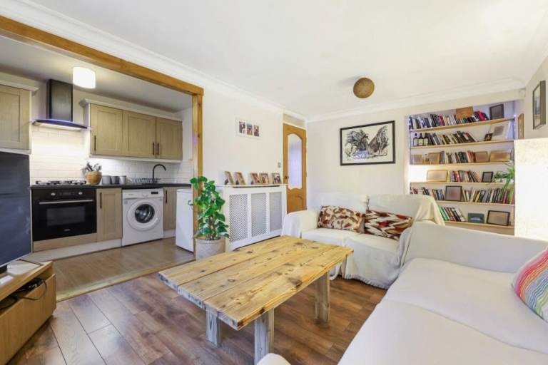 2bhk near University of Glasgow