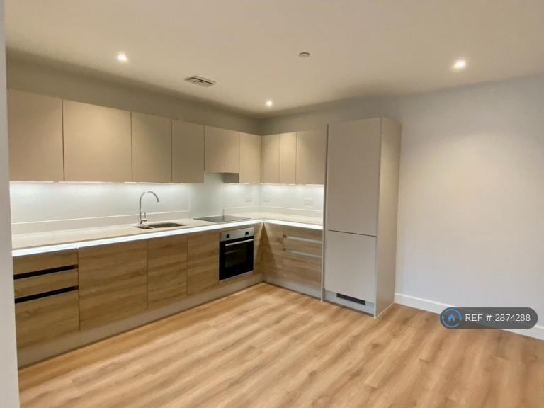 2 bedroom flat in Christchurch Road, Bournemouth, BH1 (2 bed) (#2874288)