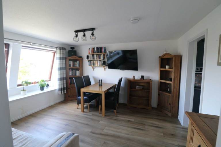 2 bedroom flat close to the new Beach Boulevard - 1 minute walk!