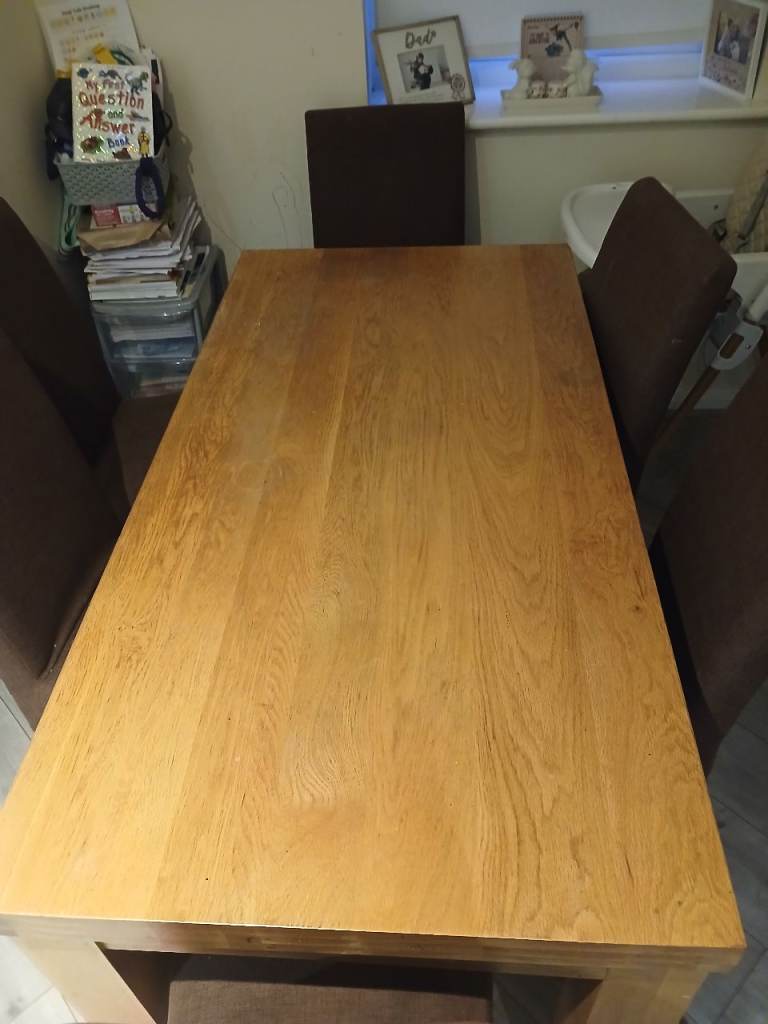 Oak furniture land table and 6 chairs