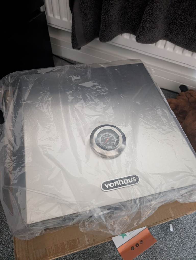 BBQ Grill Top Pizza Oven Vonhaus