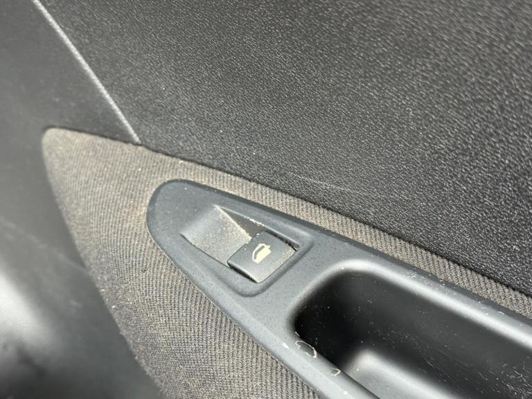 2012 Peugeot 308 1.6 HDI 92 SR 5dr ESTATE DIESEL Manual