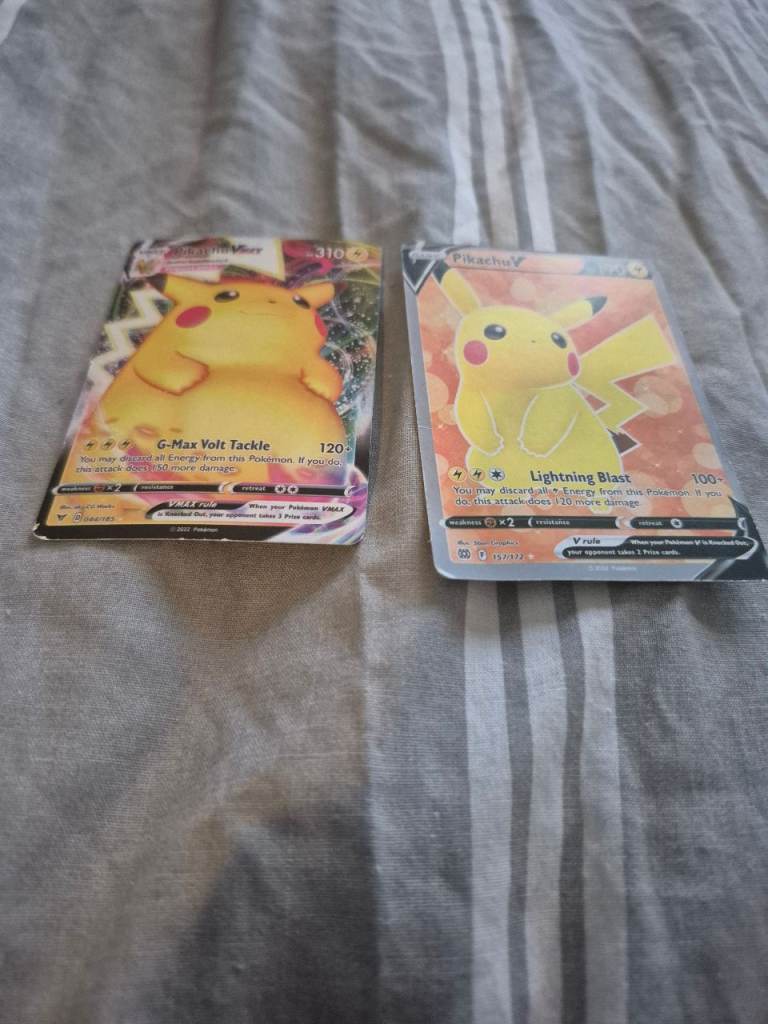 2 pokemon Cards 