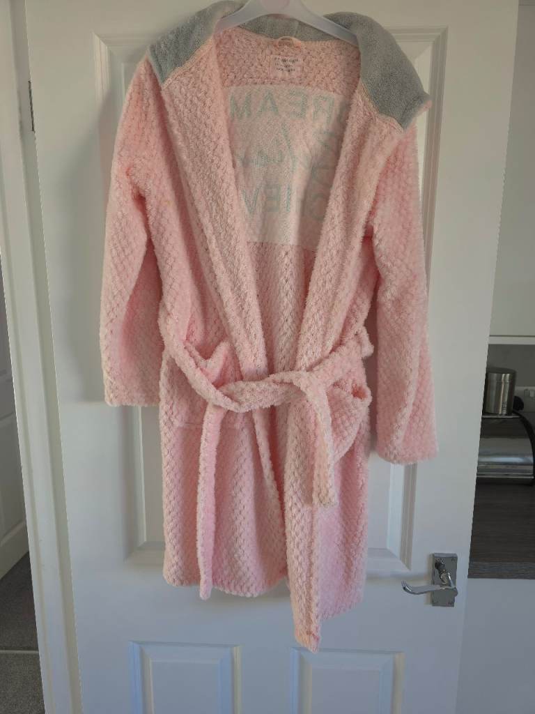 Girls Pink Dressing Gown With Hood Size Age 11-12  2 Pockets  Primark   