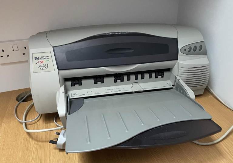 Hewlett Packard DeskJet 1220c - wide format (up to A3 inket printer)