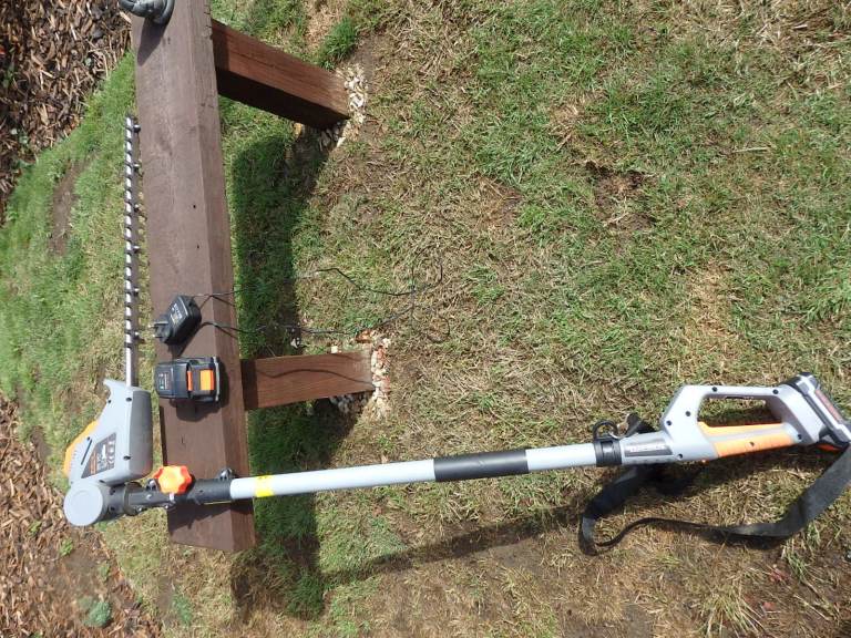 Terratek TRHT20 Cordless Pole Hedge Trimmer with 2 Batteries and Charger 