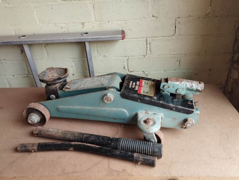 Halfords Hydraulic Jack