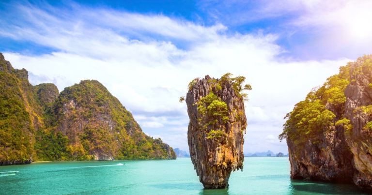 Two tickets + hotel for 2 weeks (good price)