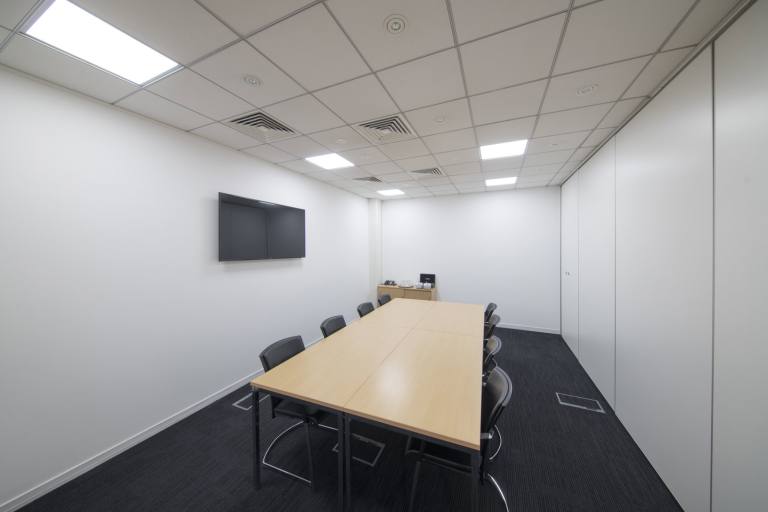 Swindon - SN5 6QR \ Office Space for Rent - 4 Workstations