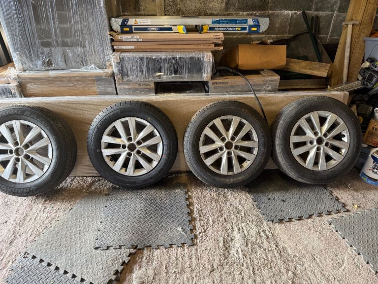 VW Transporter T6 alloys and tires 