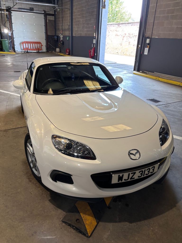 MX 5 white show room condition 