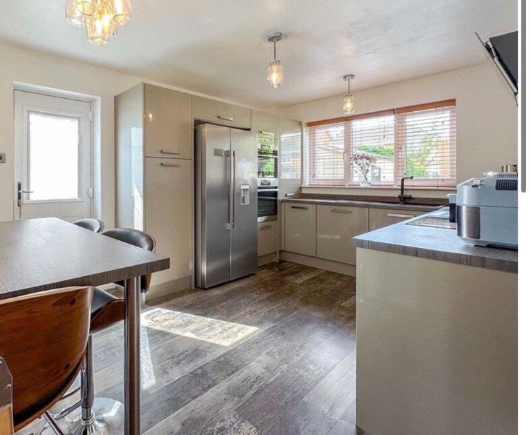 Kitchen units + integrated appliances 