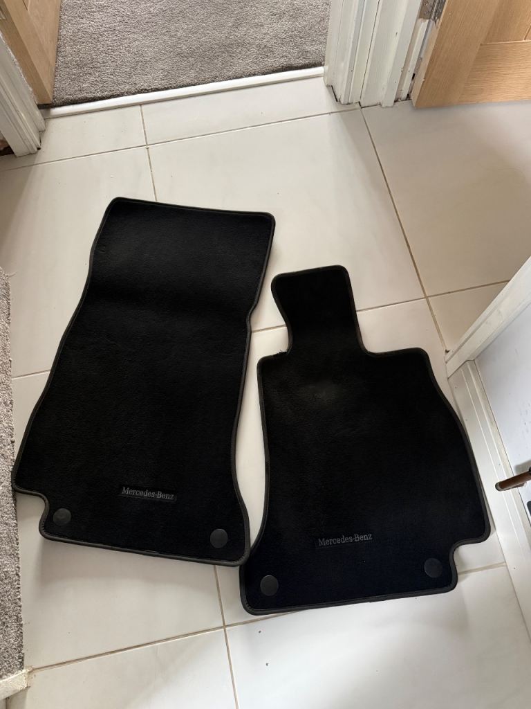 GENUINE E220d 2019 Saloon car mats 